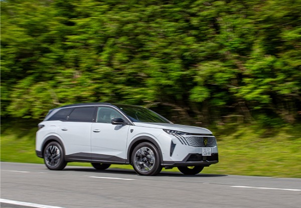 【最新モデル試乗】フランス車は面白い！ 新感覚7シーターSUV「プジョー5008」のゆとりと先進思想