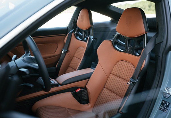 【ポルシェの実力/スペシャルモデル試乗】911S/Tは911誕生60周年記念ワインディングスペシャル。往年のモデルに敬意を払ったMT専用車
