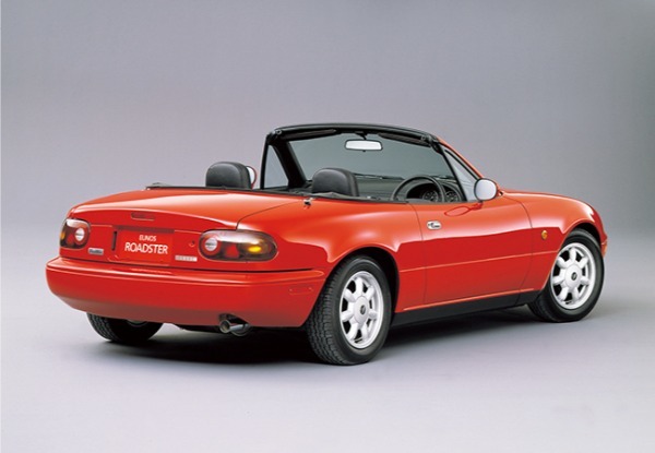 【カーデザインを語ろう】マツダ・ロードスターは絶滅の危惧にあったオープン2シーターを復権。一貫してFRライトウェイトの爽快さを追求