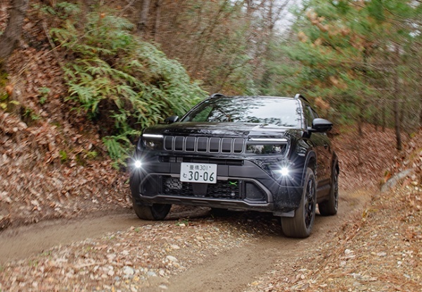 【最新モデル試乗】Jeep85周年。日常を冒険に変える「アベンジャー4×eハイブリッド」のすごい実力