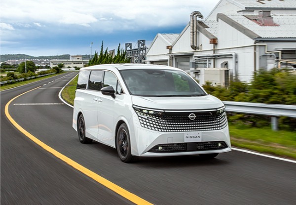 【最新モデルガイド】期待の日産エルグランドは豪華で快適、しかも走りがいい。上質なドライバーズカーの代表である！