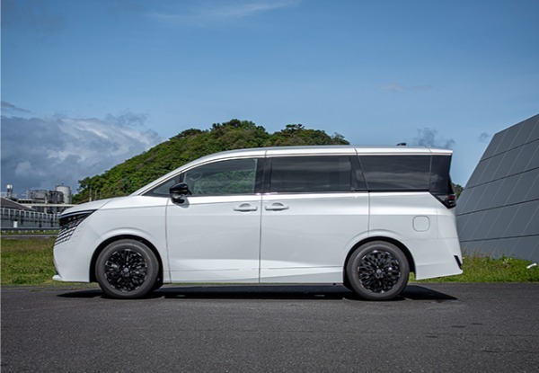 【最新モデルガイド】期待の日産エルグランドは豪華で快適、しかも走りがいい。上質なドライバーズカーの代表である！