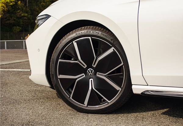 【最新ディーゼル試乗】VWパサートTDIは先進機能でクリーンエアを実現。走りも洗練されている