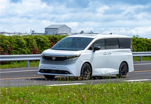 【最新モデルガイド】期待の日産エルグランドは豪華で快適、しかも走りがいい。上質なドライバーズカーの代表である！