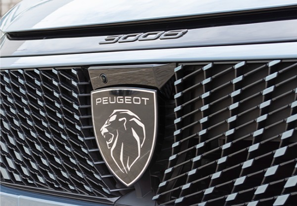 【気になるクルマ_2025】誰もを笑顔にする「VW ID.Buzz」と最新の欧州テーストを伝える「プジョー3008」「アルファロメオ・ジュニア」の新鮮度をズバリ評価