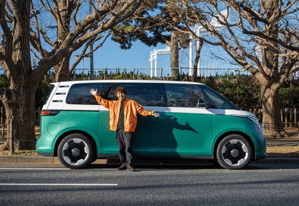 【人とクルマの物語】“VWにアメリカ西海岸を感じる”カーセンサー統括編集長、西村泰宏氏が自然体で楽しむID.BUZZとのファミリーライフ