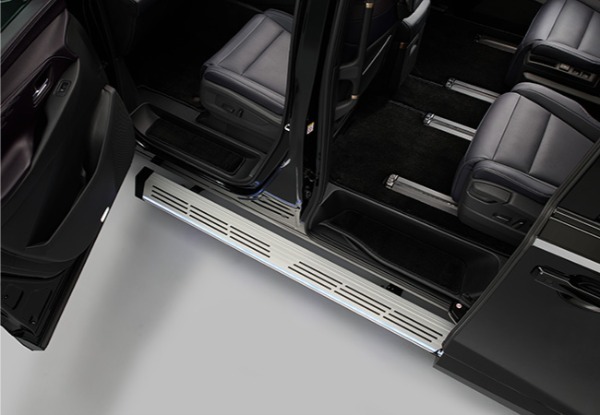 【最新モデルガイド】期待の日産エルグランドは豪華で快適、しかも走りがいい。上質なドライバーズカーの代表である！
