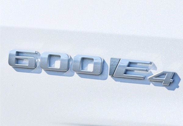 キャデラック・リリックはハッとするほど美しい造形の持ち主。BEVの先進性とラグジュアリーが華麗に融合している