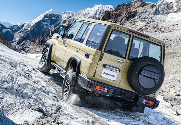 【本格ヨンクがカッコいい！】トヨタ・ランドクルーザー70は誕生40周年を超えたワークホース。本質を追求した原点にして本物