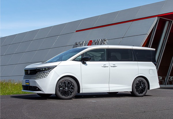 【最新モデルガイド】期待の日産エルグランドは豪華で快適、しかも走りがいい。上質なドライバーズカーの代表である！