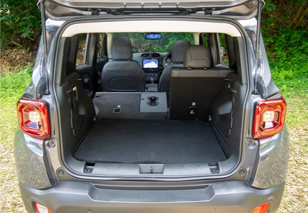 【最新モデル試乗】JEEPレネゲードがHV化でタイムレスな魅力を鮮明化。個性溌剌、走りもいいゾ!