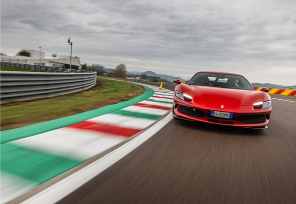 【Ferrari News】認定中古車でフェラーリを堪能。アプルーブドカーでフィオラノ・サーキットを激走!
