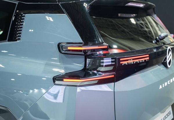 【最新モデルガイド】目指したのは卓越の快適性。「シトロエンC5エアクロス・ハイブリッド」の前衛度