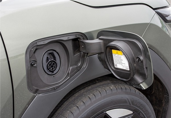 【最新モデル試乗】新発想「胸高まるSUV×BEV」登場。スズキeビターラの走りはワクワク無限大!