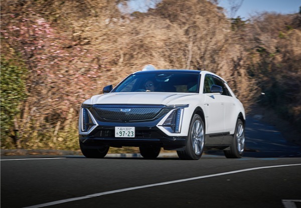 キャデラック・リリックはハッとするほど美しい造形の持ち主。BEVの先進性とラグジュアリーが華麗に融合している