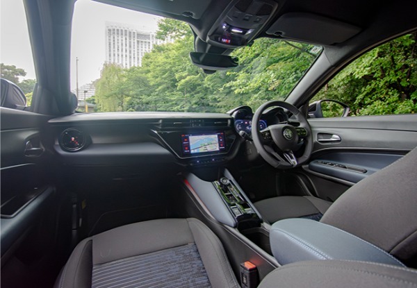 【気になるクルマ_2025】誰もを笑顔にする「VW ID.Buzz」と最新の欧州テーストを伝える「プジョー3008」「アルファロメオ・ジュニア」の新鮮度をズバリ評価