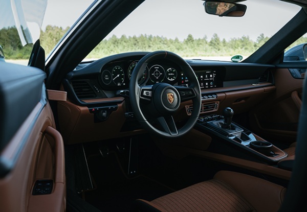 【ポルシェの実力/スペシャルモデル試乗】911S/Tは911誕生60周年記念ワインディングスペシャル。往年のモデルに敬意を払ったMT専用車