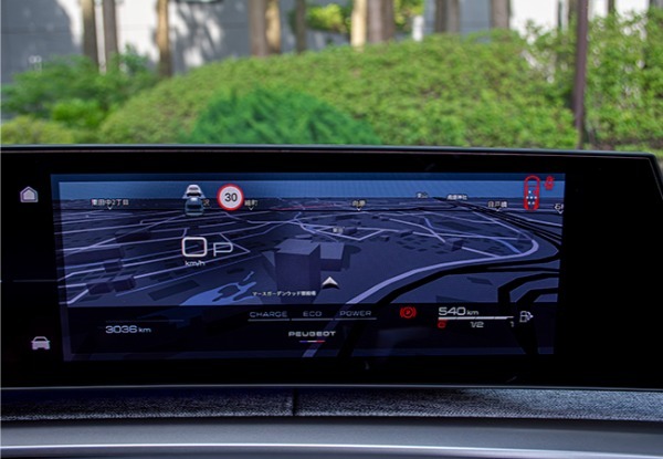 【最新モデル試乗】フランス車は面白い！ 新感覚7シーターSUV「プジョー5008」のゆとりと先進思想