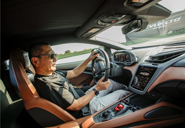 【情熱と革新／究極のアイデンティティ】自分たちのすべてを変えないために、すべてを変革「ランボルギーニのいまとこれから」