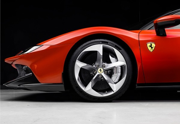 【最新スーパースポーツ情報】栄光の名称復活! 「究極」を追求した新たな速さの象徴。フェラーリ812テスタロッサの凄みと存在感