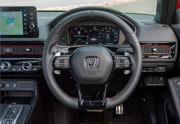 【Z世代の視点】「ホンダ・シビックe:HEV RS」は電動車なのにエンジンを感じる。S＋シフトは「クルマ好き」を増やす、素晴らしい技術と実感！