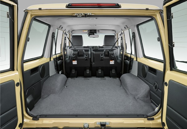 【本格ヨンクがカッコいい！】トヨタ・ランドクルーザー70は誕生40周年を超えたワークホース。本質を追求した原点にして本物