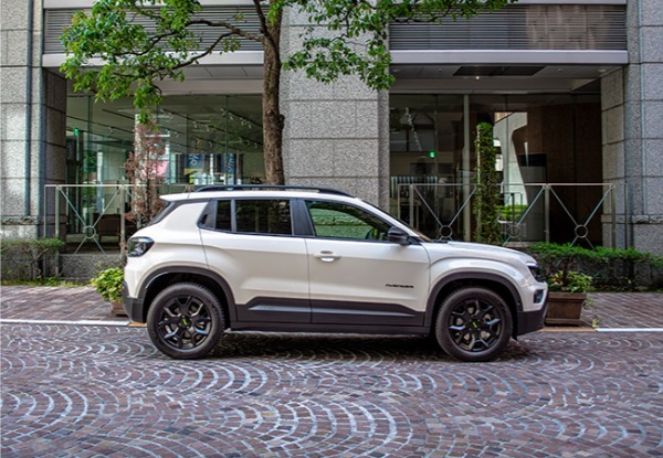 【いま買うべきSUV選び2026】Jeepアベンジャー4×eはオンもオフも楽しく駆け抜ける本格派。都会的に見えて、実はこだわり満載