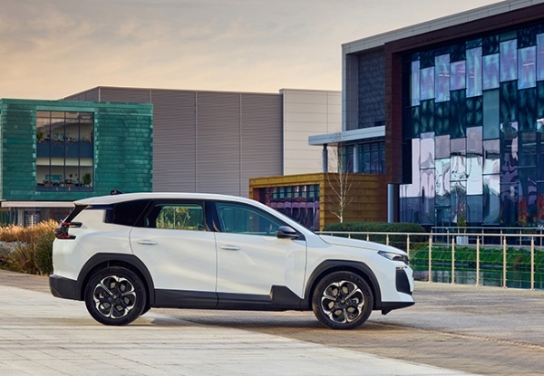 【最新モデルガイド】目指したのは卓越の快適性。「シトロエンC5エアクロス・ハイブリッド」の前衛度