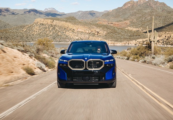 新世代BMW・Mの象徴、XMの圧倒的な存在感とパワーに大興奮!