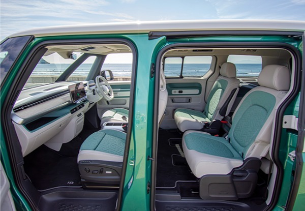 【気になるクルマ_2025】誰もを笑顔にする「VW ID.Buzz」と最新の欧州テーストを伝える「プジョー3008」「アルファロメオ・ジュニア」の新鮮度をズバリ評価