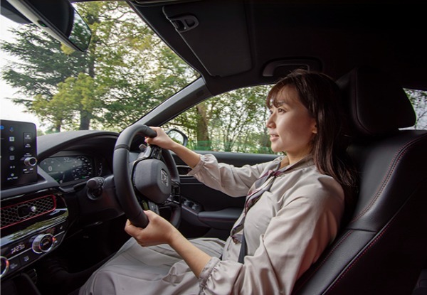 【Z世代の視点】「ホンダ・シビックe:HEV RS」は電動車なのにエンジンを感じる。S＋シフトは「クルマ好き」を増やす、素晴らしい技術と実感！