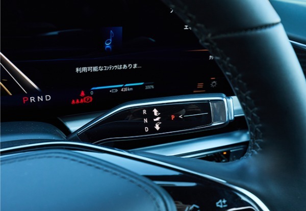 キャデラック・リリックはハッとするほど美しい造形の持ち主。BEVの先進性とラグジュアリーが華麗に融合している