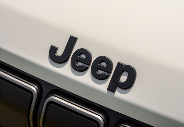【いま買うべきSUV選び2026】Jeepアベンジャー4×eはオンもオフも楽しく駆け抜ける本格派。都会的に見えて、実はこだわり満載