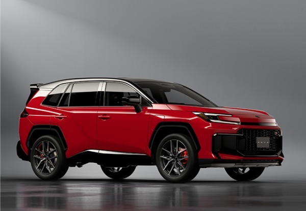 新型トヨタRAV4は、よりマルチに進化。ハイブリッドとPHEVの全4グレード構成。システム出力はハイブリッドが240ps、PHEVは329ps！