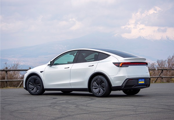 【気になるクルマ_2025】モータースポーツ由来のT-Hybridで進化した「ポルシェ911カレラGTS」を筆頭に「テスラ・モデルY」「メルセデスAMG E53ハイブリッド」をズバリ評価