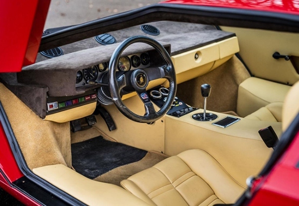 【情熱と革新／究極のアイデンティティ】スーパーカーに新たな基準を提示「ランボルギーニ・ミウラ & カウンタック」ストーリー