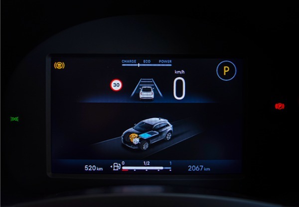 ブラックのアクセントを配してスポーティさを際立たせたボルボXC60の特別仕様車が日本上陸