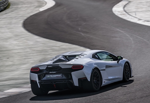 【情熱と革新／究極のアイデンティティ】最高許容回転数1万rpm！ システム出力920cvの新世代V8スーパーPHEV「ランボルギーニ・テメラリオ」のドライビング世界