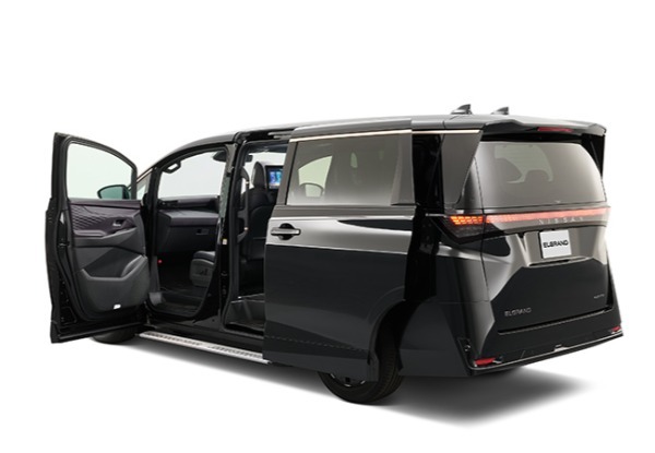 【最新モデルガイド】期待の日産エルグランドは豪華で快適、しかも走りがいい。上質なドライバーズカーの代表である！
