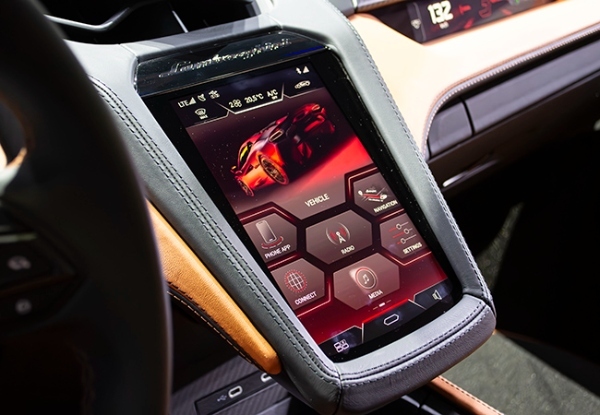 【情熱と革新／究極のアイデンティティ】最高許容回転数1万rpm！ システム出力920cvの新世代V8スーパーPHEV「ランボルギーニ・テメラリオ」のドライビング世界