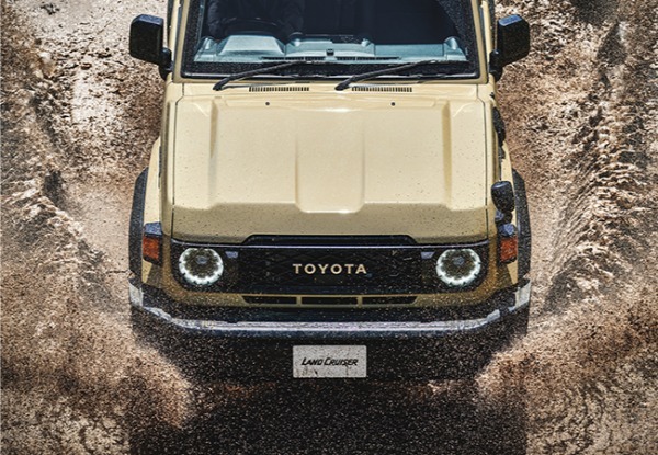 【本格ヨンクがカッコいい！】トヨタ・ランドクルーザー70は誕生40周年を超えたワークホース。本質を追求した原点にして本物