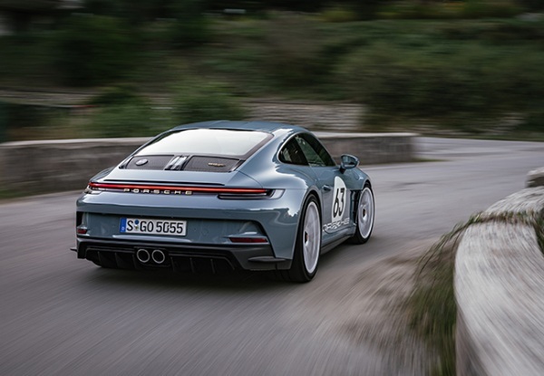 【ポルシェの実力/スペシャルモデル試乗】911S/Tは911誕生60周年記念ワインディングスペシャル。往年のモデルに敬意を払ったMT専用車