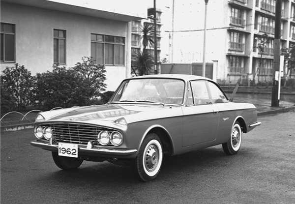 【クルマ物知り図鑑】トヨタ初のショー出品プロト。来場者の視線を釘付けにした1961年トヨペット・スポーツXの華麗世界