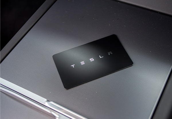 【いま買うべきSUV選び2026】テスラは新しい乗り物。「モデルY L」はすべてを独自の世界観で統一。速く、静かで、快適。全身クールだ！