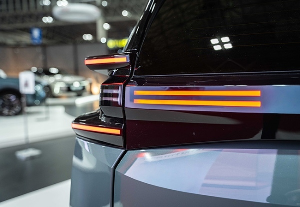 【最新モデルガイド】目指したのは卓越の快適性。「シトロエンC5エアクロス・ハイブリッド」の前衛度