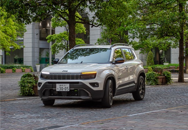 【いま買うべきSUV選び2026】Jeepアベンジャー4×eはオンもオフも楽しく駆け抜ける本格派。都会的に見えて、実はこだわり満載