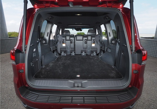 【本格ヨンクがカッコいい！】ランドクルーザー300は、強靭さを携えたオールラウンダー。フラッグシップにして最強の乗り物である！