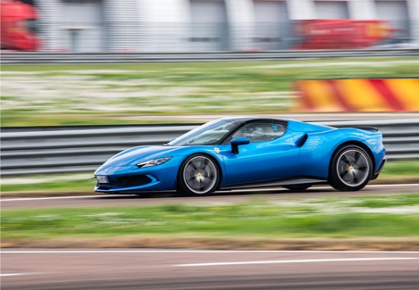 【Ferrari News】認定中古車でフェラーリを堪能。アプルーブドカーでフィオラノ・サーキットを激走!