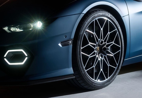 【情熱と革新／究極のアイデンティティ】最高許容回転数1万rpm！ システム出力920cvの新世代V8スーパーPHEV「ランボルギーニ・テメラリオ」のドライビング世界