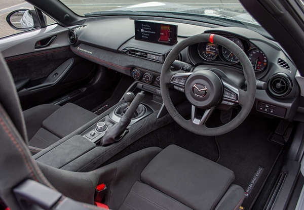 知れば知るほど魅力的！　再販タイミングですぐにオーダーできるよう「MAZDA SPIRIT RACING ROADSTER」を改めてお勉強